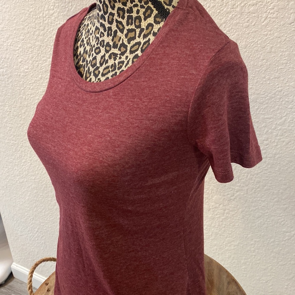 Simple Crew Neck Tee, Size small maroon, great condition, worn couple times - Picture 3 of 5